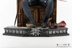 The Witcher 3: Wild Hunt - Geralt 1/6 Scale Statue -Toy Store 0006 DSC00315 2048x2048 5b0a9245 5379 4044 aacf 3329727c518c