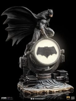 Iron Studios Justice League - Batman On Bat-Signal 1/10 Scale Statue -Toy Store 198859 1536 2048