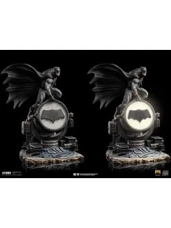 Iron Studios Justice League - Batman On Bat-Signal 1/10 Scale Statue -Toy Store 198860 1536 2048