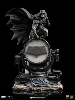 Iron Studios Justice League - Batman On Bat-Signal 1/10 Scale Statue -Toy Store 198861 1536 2048