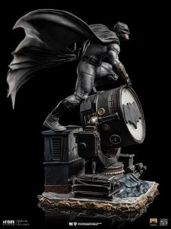 Iron Studios Justice League - Batman On Bat-Signal 1/10 Scale Statue -Toy Store 198862 1536 2048