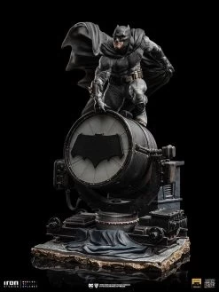 Iron Studios Justice League - Batman On Bat-Signal 1/10 Scale Statue -Toy Store 198865 1536 2048