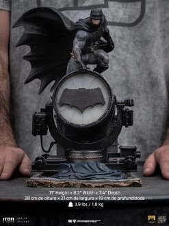 Iron Studios Justice League - Batman On Bat-Signal 1/10 Scale Statue -Toy Store 198869 1536 2048