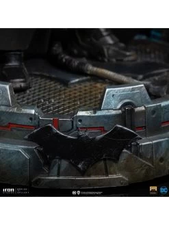 Iron Studios DC Comics - Batman Unleashed Deluxe 1/10 Scale Statue -Toy Store 202456 1536 2048