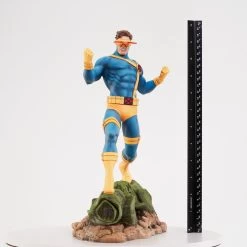 Cyclops (Comic) Gallery Diorama -Toy Store Marvel Cyclops Gallery RULER 76428