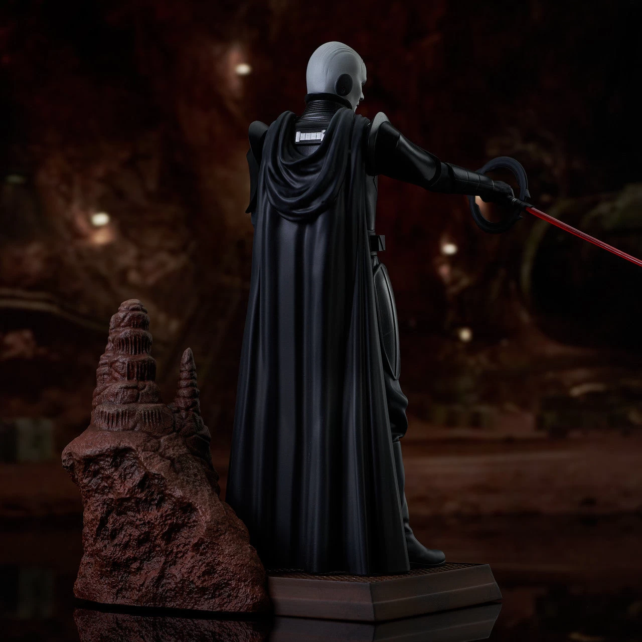 Star Wars: Obi-Wan Kenobi - Grand Inquisitor Premier Statue 6 Star Wars: Obi-Wan Kenobi - Grand Inquisitor Premier Statue - Image 4