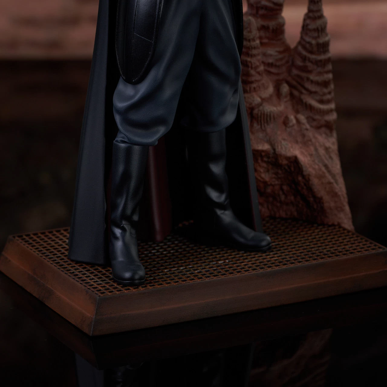 Star Wars: Obi-Wan Kenobi - Grand Inquisitor Premier Statue 12 Star Wars: Obi-Wan Kenobi - Grand Inquisitor Premier Statue - Image 10