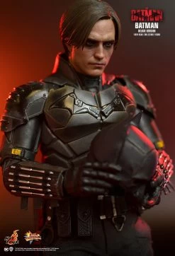 Hot Toys The Batman - Batman Deluxe 1/6 Scale Figure