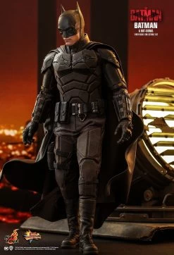 Hot Toys The Batman - Batman And Bat-Signal 1/6 Scale Set