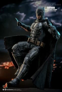 Hot Toys Zack Snyder's Justice League - Batman (Tactical Batsuit) 1/6 Scale Figure