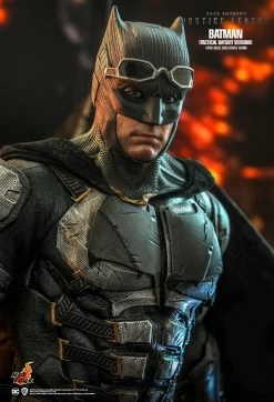 Hot Toys Zack Snyder's Justice League - Batman (Tactical Batsuit) 1/6 Scale Figure -Toy Store PD16633021405z0