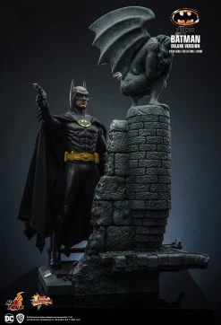 Hot Toys Batman (1989) - Batman Deluxe 1/6 Scale Figure
