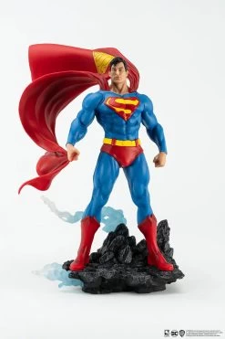 Superman (John Byrne) PVC 1/8th Scale Classic Statue -Toy Store Purearts White Superman 01 2048x2048 394c00b7 c86c 4e77 b10a 6889ebbcc1a5
