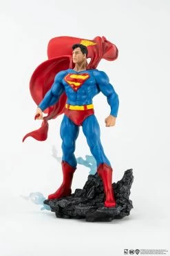 Superman (John Byrne) PVC 1/8th Scale Classic Statue -Toy Store Purearts White Superman 05 2048x2048 e3606b28 14f8 4e5e 8af5 9425e33b38a3
