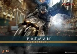 Hot Toys The Flash - Batman & Batcycle 1/6 Scale Figure Set