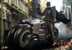 Hot Toys The Flash - Batman & Batcycle 1/6 Scale Figure Set -Toy Store batman and batcycle dc comics gallery 6478ce1ec3692