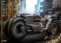Hot Toys The Flash - Batman & Batcycle 1/6 Scale Figure Set -Toy Store batman and batcycle dc comics gallery 6478ce3ab7689