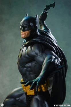 DC Comics - Batman (Black & Grey) 1/6 Maquette -Toy Store batman black and gray edition dc comics gallery 64b719cb4634c