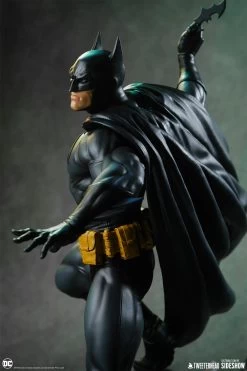 DC Comics - Batman (Black & Grey) 1/6 Maquette -Toy Store batman black and gray edition dc comics gallery 64b719cd09913