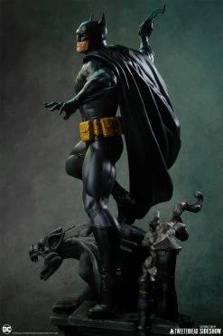 DC Comics - Batman (Black & Grey) 1/6 Maquette -Toy Store batman black and gray edition dc comics gallery 64b719cda9dc3