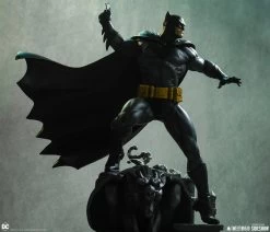 DC Comics - Batman (Black & Grey) 1/6 Maquette -Toy Store batman black and gray edition dc comics gallery 64b719d38666d
