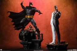 DC Comics - Batman (Black & Grey) 1/6 Maquette -Toy Store batman black and gray edition dc comics gallery 64b71a0f3a537