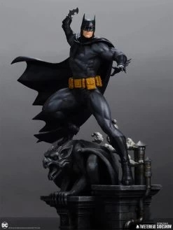 DC Comics - Batman (Black & Grey) 1/6 Maquette -Toy Store batman black and gray edition dc comics gallery 64b71a0fdf0fa