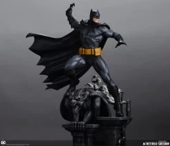 DC Comics - Batman (Black & Grey) 1/6 Maquette -Toy Store batman black and gray edition dc comics gallery 64b71a106e6a8