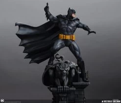 DC Comics - Batman (Black & Grey) 1/6 Maquette -Toy Store batman black and gray edition dc comics gallery 64b71a117b768