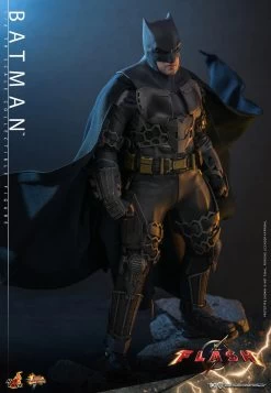 Hot Toys The Flash - Batman 1/6 Scale Figure -Toy Store batman dc comics gallery 6478c6f8077bc