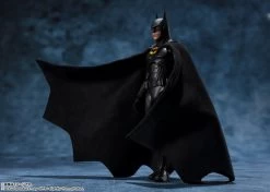 S.H.FIGUARTS Batman (The Flash) -Toy Store item 0000014463 dd9pAduu 03 1024x731 1