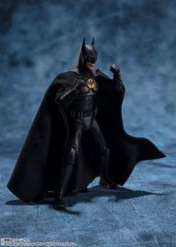 S.H.FIGUARTS Batman (The Flash) -Toy Store item 0000014463 dd9pAduu 04 731x1024 1