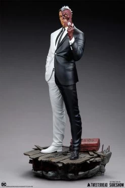 Batman - Two Face 1/6 Scale Maquette -Toy Store two face maquette tweeterhead dc comics gallery 646d471d0712f