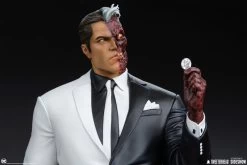 Batman - Two Face 1/6 Scale Maquette -Toy Store two face maquette tweeterhead dc comics gallery 646d471dd7fe5